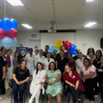 Reunião de Experiência do Paciente tem como foco o Abril Azul na Santa Casa de Marília. Familiares compartilharam experiências sobre os atendimentos