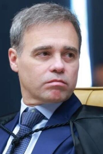 No momento, você está visualizando URGENTE: Avião com André Mendonça passa por problemas