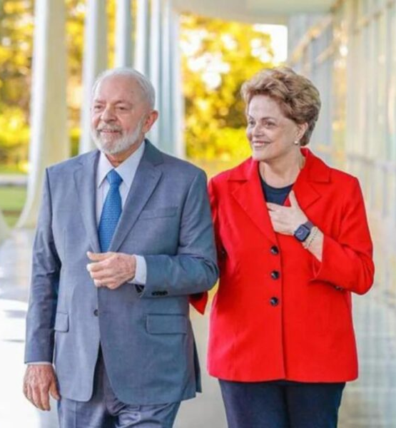 No momento, você está visualizando Lula fará grande jantar no alvorada para “comemorar” Dilma Rousseff