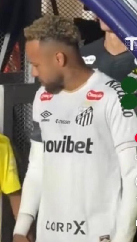 No momento, você está visualizando Menino argentino se emociona e chora ao entrar em campo com Neymar, e reação do jogador chama atenção; ASSISTA