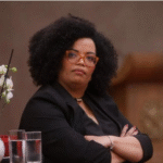 Jornalista é condenada após afirmar que colega só foi contratado por cota; VEJA