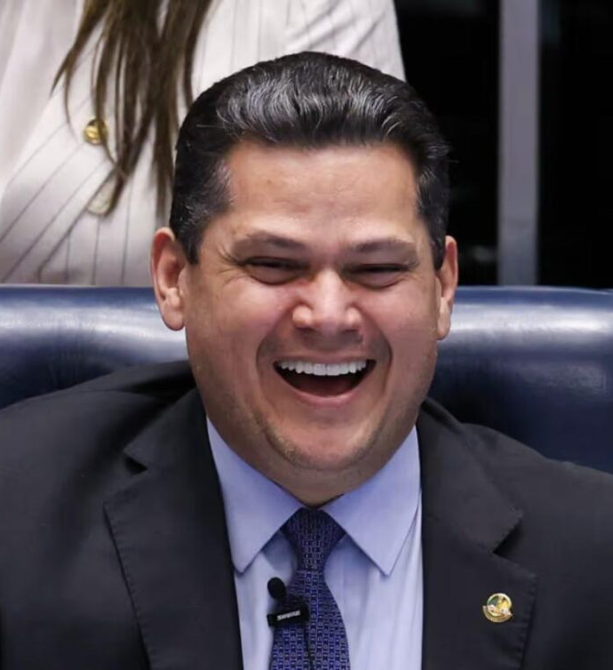 No momento, você está visualizando ‘Vai perder por oito votos,’ sussurrou Alcolumbre a Jaques Wagner antes de resultado sair no placar