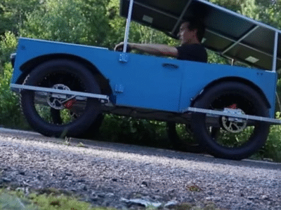YouTuber transforma bicicletas elétricas em um carro solar para duas pessoas. Veja vídeo!