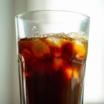 Bebidas açucaradas aumentam risco de danos cognitivos? Pesquisa com 118 mil participantes mostra que o consumo a mais prejudica seu cérebro e aumenta demência