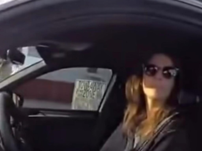 Policial para mulher por estar usando celular enquanto dirigia, mas o final surpreende e vídeo viraliza; VEJA VÍDEO