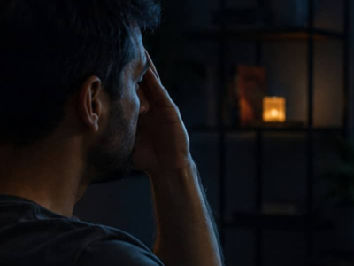 A “Fadiga da Decisão”: por que escolher o que assistir na TV cansa mais do que o trabalho e como blindar sua noite