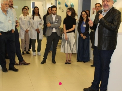 Unidade de Radioterapia ‘Milton Tédde’ da Santa Casa de Marília completa 1 ano com mais de 3.400 sessões realizadas. A implantação do novo serviço representa um avanço histórico para a saúde pública de Marília e região pelo SUS