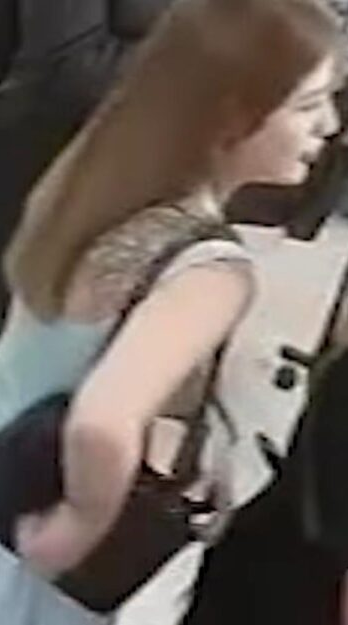 No momento, você está visualizando CENAS FORTES: Mulher é presa após esfaquear cabeleireiro por não gostar do corte. Veja o vídeo