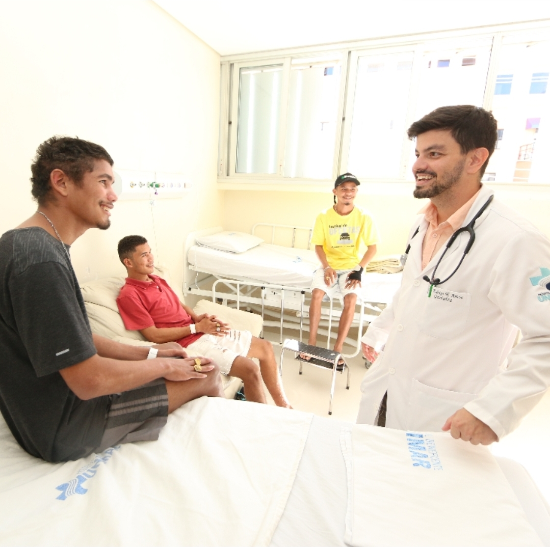 No momento, você está visualizando Últimos pacientes do trágico acidente na BR-153 recebem alta do HBU após período de recuperação. Momento reforça a missão da instituição no cuidado com a vida