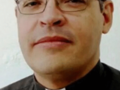 Padre é afastado de Diocese por 3stvprar coroinha de igreja