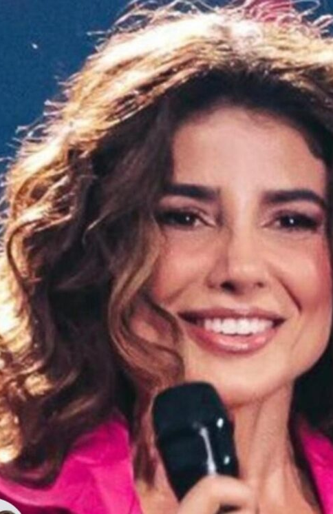 No momento, você está visualizando Cantora Paula Fernandes detona hotel em Portugal; SAIBA MOTIVO