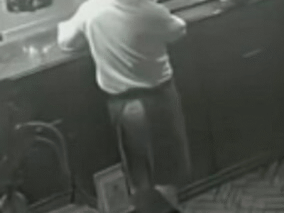 Cantor Ed Motta se envolve em confusão e pancadaria em restaurante por causa da rolha do vinho; VEJA VÍDEO