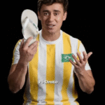 Nikolas Ferreira lança marca “Pé Direito” depois de polêmica das havaianas; VEJA