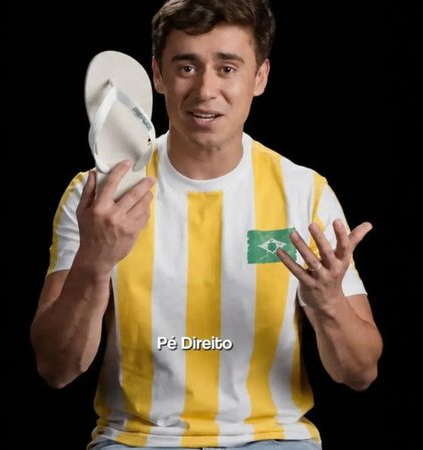 No momento, você está visualizando Nikolas Ferreira lança marca “Pé Direito” depois de polêmica das havaianas; VEJA