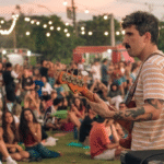 Jazz à la Rua retorna neste sábado com música, arte e pôr do sol em Marília. Projeto cultural chega à 83ª edição e agora com a banda Mahatma Groove. Gratuito