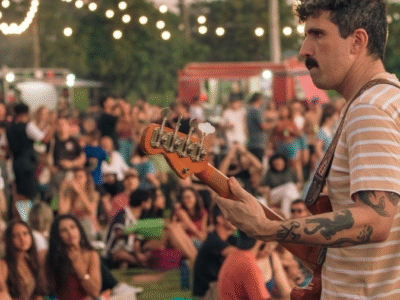 Jazz à la Rua retorna neste sábado com música, arte e pôr do sol em Marília. Projeto cultural chega à 83ª edição e agora com a banda Mahatma Groove. Gratuito