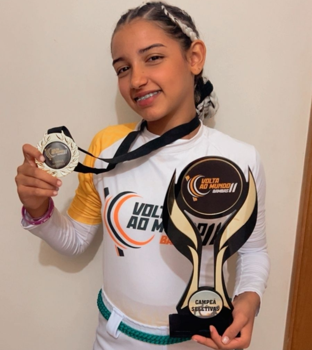 No momento, você está visualizando Capoeirista mariliense conquista título mundial no VMB em Brasília. Atleta brilhou na categoria juvenil e leva Marília ao topo do esporte mundial