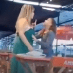 Confusão em barzinho entre mulheres termina de forma inesperada e viraliza; VEJA VÍDEO
