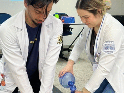 Capacitação em Recuperação Cardiopulmonar em Adultos reforça preparo das equipes da Santa Casa de Marília para atendimentos de urgência. Conheça importância