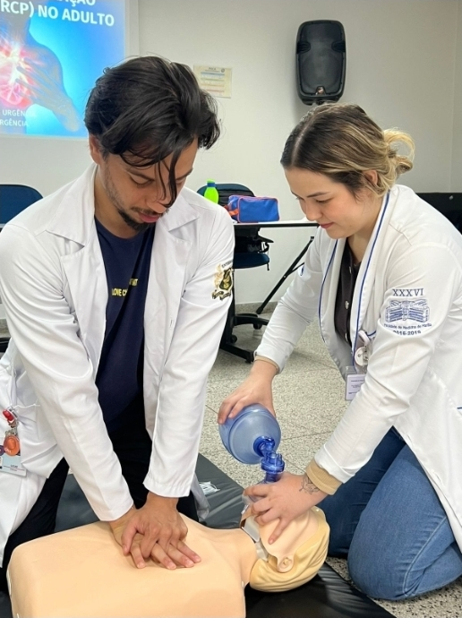No momento, você está visualizando Capacitação em Recuperação Cardiopulmonar em Adultos reforça preparo das equipes da Santa Casa de Marília para atendimentos de urgência. Conheça importância