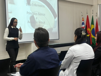 Dia da Enfermagem é celebrado com capacitação sobre ultrassonografia beira leito no Hospital Beneficente Unimar, reunindo enfermeiros, técnicos e auxiliares em um momento de aprendizado