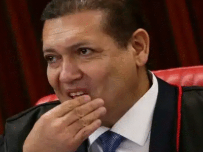 Nunes Marques identifica excessos e tende a defender uma pena menor a Bolsonaro
