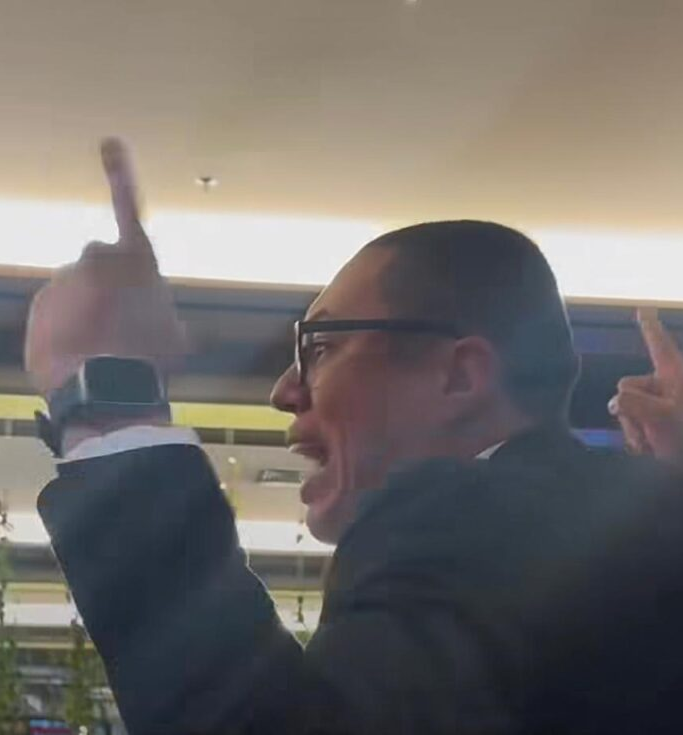 No momento, você está visualizando Vereadores impedem mulheres trans de usaram banheiro feminino em shopping; VEJA VÍDEO