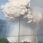 Acidente em fábrica de fogos de artifícios causa explosão gigantesca e deixa 26 m0rt0s; VEJA VÍDEO