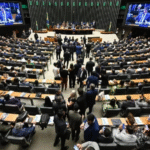 Partidos de esquerda se unem contra PEC de redução de maioridade penal; VEJA