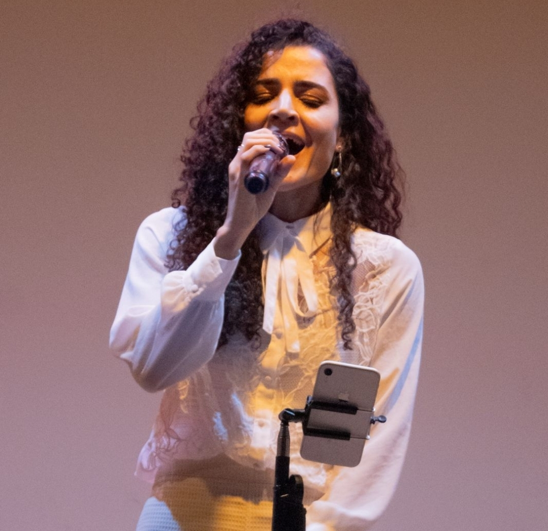 No momento, você está visualizando Emoção em cena: Recital de canto celebra hoje trilhas sonoras de filmes e musicais. Espetáculo promete noite marcada por nostalgia e grandes interpretações