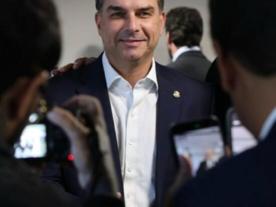 Flávio Bolsonaro faz acusação grave contra o Itamaraty