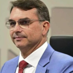 Polícia do Senado pede investigação de plano de atentado de Deolane contra Flávio Bolsonaro