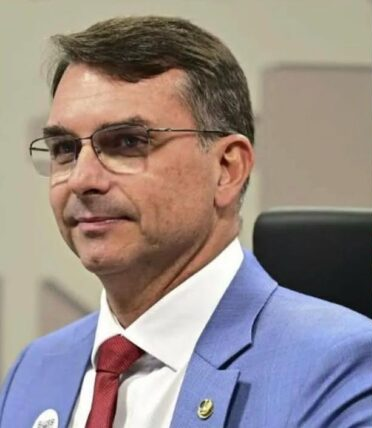 No momento, você está visualizando Polícia do Senado pede investigação de plano de atentado de Deolane contra Flávio Bolsonaro