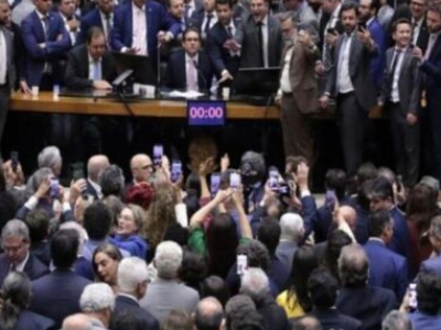Sociólogo afirma que trabalhadores podem pagar a conta dos ajustes após mudanças na escala 6×1: “Desastre social;”ENTENDA