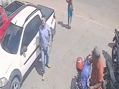 Como está sua memória? Homem chega de carro em comércio e leva moto de um desconhecido por engano; VEJA VÍDEO