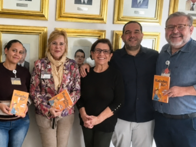 Santa Casa de Marlia recebe doação de várias agendas terapêuticas para fortalecimento emocional de seus colaboradores