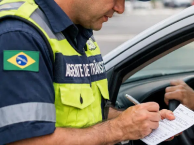 Uma lâmpada queimada pode render multa, pontos na CNH e até retenção do carro
