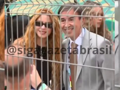 Repórter abandona transmissão ao vivo para tirar foto com Shakira e viraliza; VEJA MOMENTO