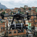 Traficantes usam drones avaliados em R$ 200 mil que percorrem até 12km para movimentar fuzis Rio