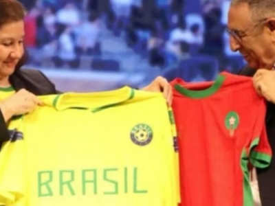 GAFE: Brasil ganha camisa oficial do Marrocos e retribui com blusa genérica da seleção brasileira e internet repercute; VEJA