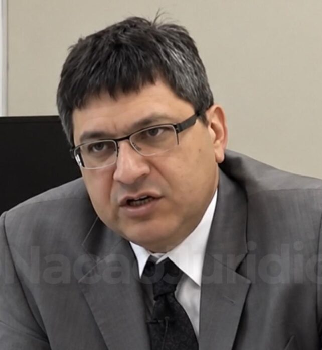 No momento, você está visualizando Procurador se opõe ao corte de penduricalhos: “não vou conseguir pagar minhas contas”