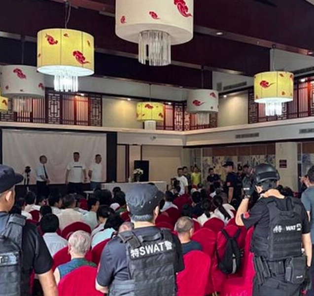 No momento, você está visualizando CHINA: Policiais invadem culto e detém líderes, fiéis e crianças de igreja doméstica, e o algo surpreendente acontece; veja vídeo