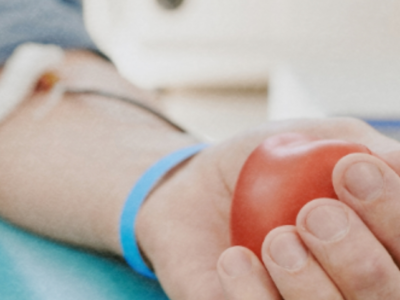 Doar sangue, um gesto simples que pode salvar até quatro vidas. Ajuda a manter os estoques abastecidos e garante atendimento a quem mais precisa