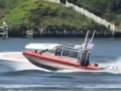 Manobra impressionante da Guarda Costeira dos EUA intercepta barco fora de controle em alta velocidade