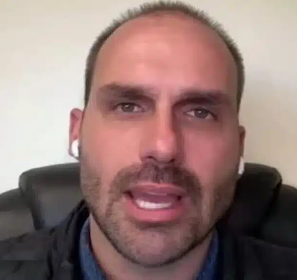 No momento, você está visualizando Eduardo Bolsonaro reage à decisão do STF e afirma que levará caso a Donald Trump
