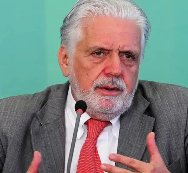 No momento, você está visualizando PF deflagra operação que mira Jaques Wagner, líder do governo Lula no Senado
