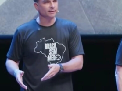 Flávio Bolsonaro diz que PT da Bahia foi ‘implodido’ pela Polícia Federal; VEJA VÍDEO