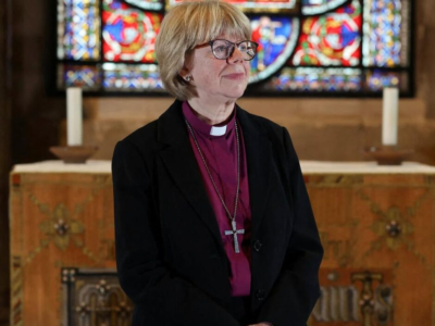 Igreja Anglicana pede perdão por programa de adoções que separou milhares de famílias no Reino Unido; ENTENDA