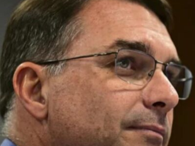 Flávio Bolsonaro reage as taxas e relata conversa com Trump sobre proteger empresas do Brasil; VEJA