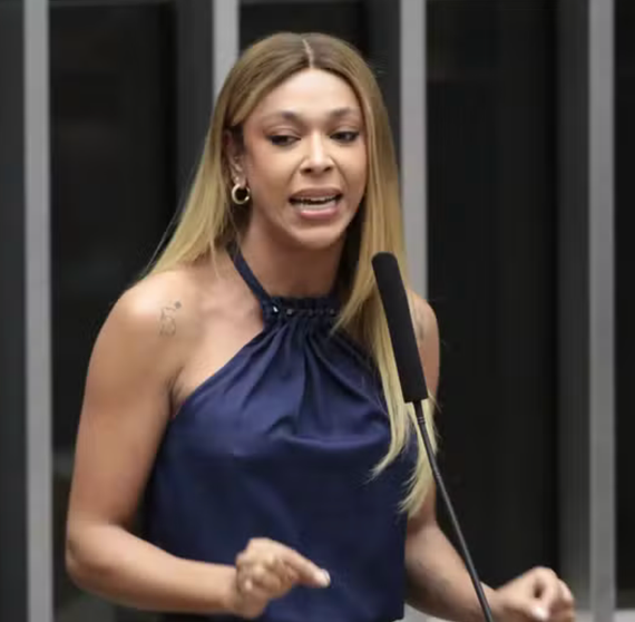No momento, você está visualizando O GLOBO: O que está por trás da revolta de Erika Hilton com o PSOL sobre acordo por fundo eleitoral; VEJA BASTIDORES